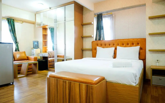 Furnished Studio with Comfortable Design Green Pramuka Apartment
