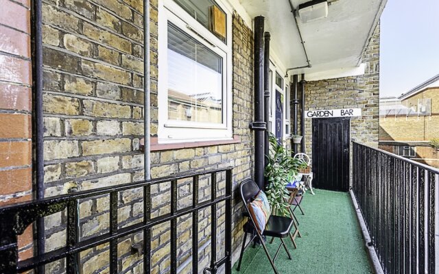 Chic High Spec Apartment Near Central London