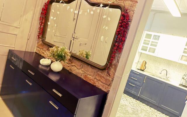 all building/5floors/ garden in balat