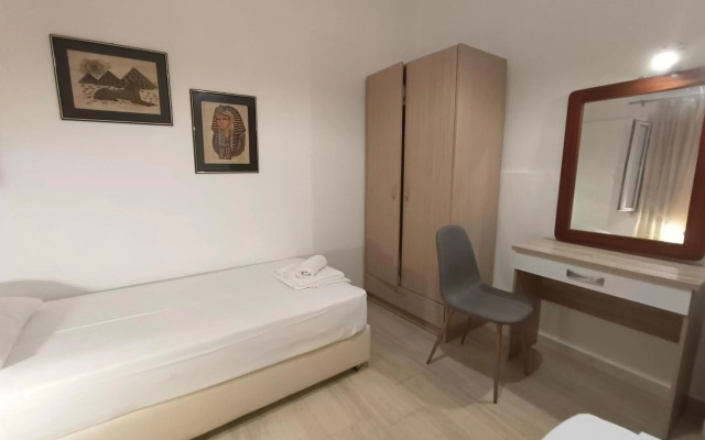 Albatross Studios & Apartments