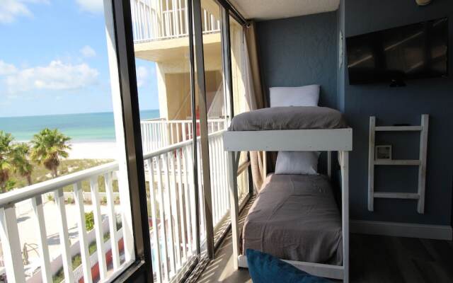 Cozy 5th Floor Waterview Condo