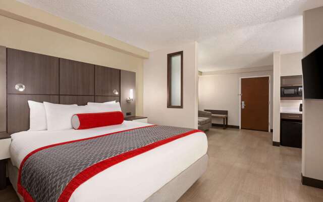 Ramada by Wyndham Suites Orlando Airport