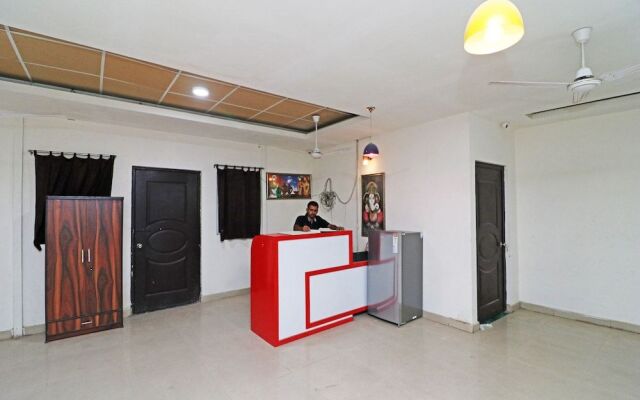 Glorious Stayz 53 Deluxe by OYO Rooms