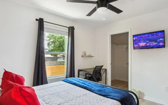 Your Amazing 3BR 2BA Downtown Delight