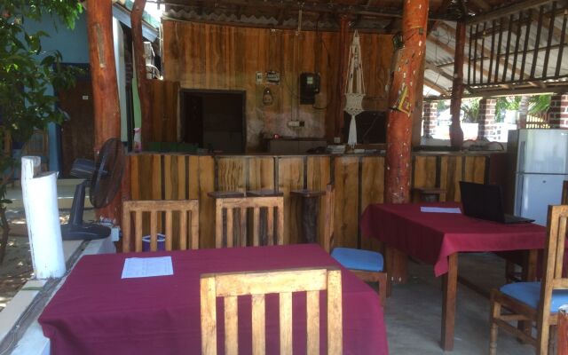 Sam's Hut Arugambay