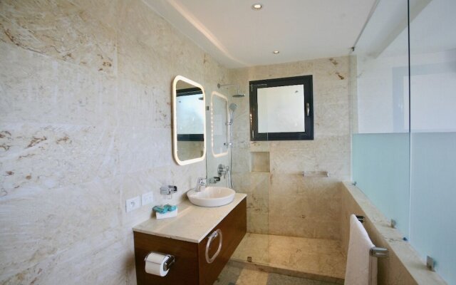 Modern 7 Bedrooms Villa on Private Beach Access