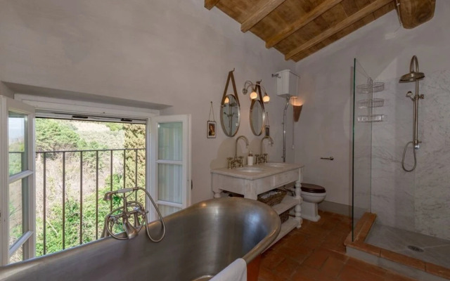 Luxury 6-bed Tuscan Villa Near Lucca and Florence