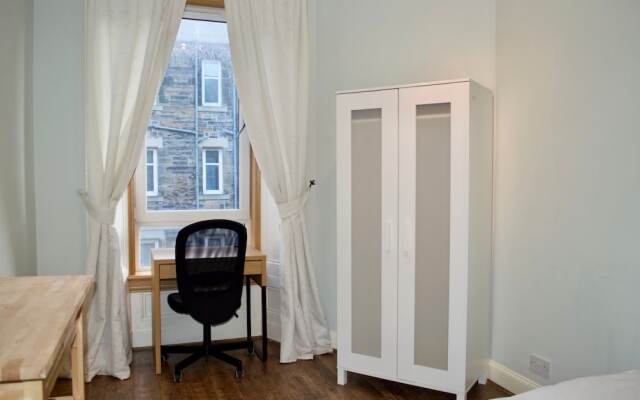 Spacious 2 Bedroom Apartment in Meadowbank