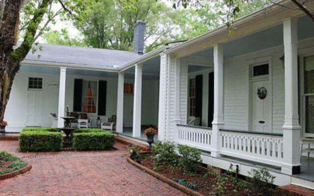 Collina Plantation Inn
