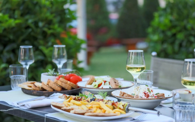 Yakinthos Hotel