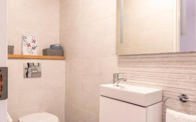 Stylish, Spacious Sea View House