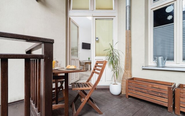 Modern Studio Kantor by Renters