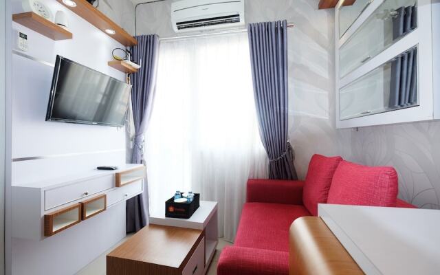 Cozy and Homey Green Pramuka City Apartment
