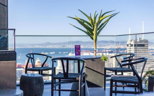 Luxuriuous 1 Bedroom in 16 on Bree