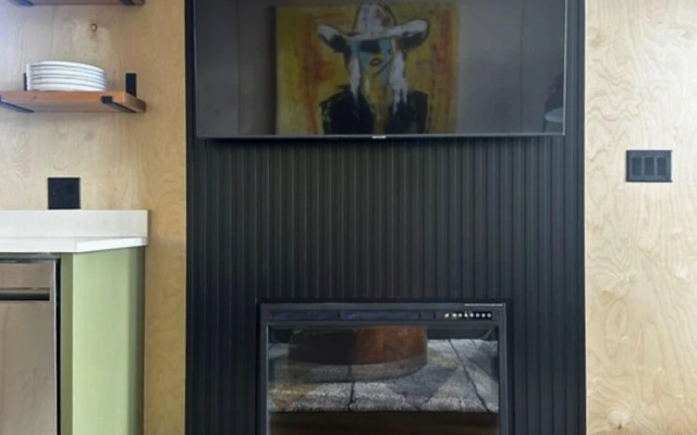 Yellowstone Peaks Hotel