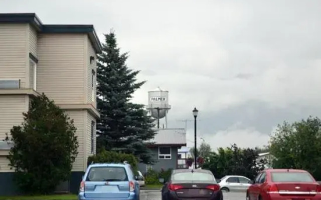 Valley Hotel & 24/7 Open Cafe