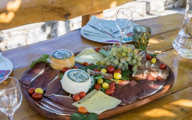 Stunning Home in Musalez With Wifi and 1 Bedrooms