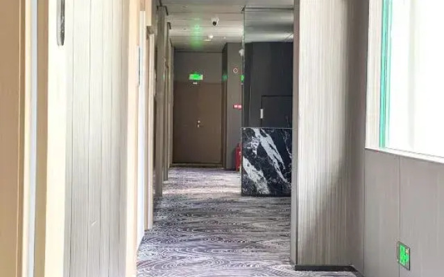 Leroy Hotel