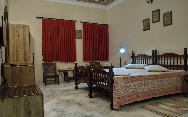 Anuraag Villa