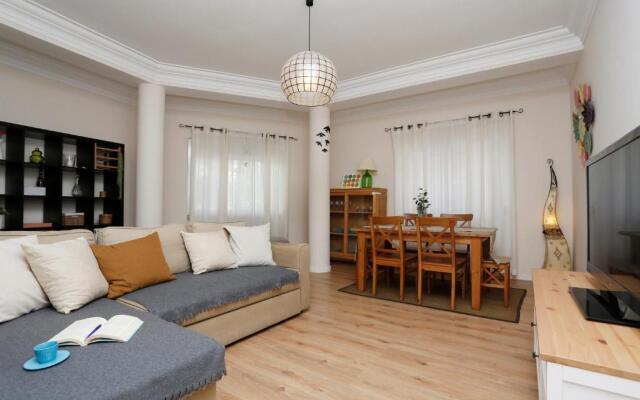 Stay like a local @ Almada cozy apartment