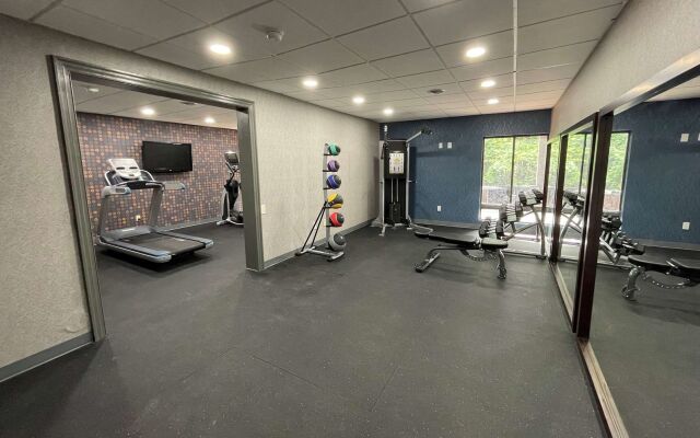 La Quinta Inn & Suites by Wyndham Fayetteville I-95