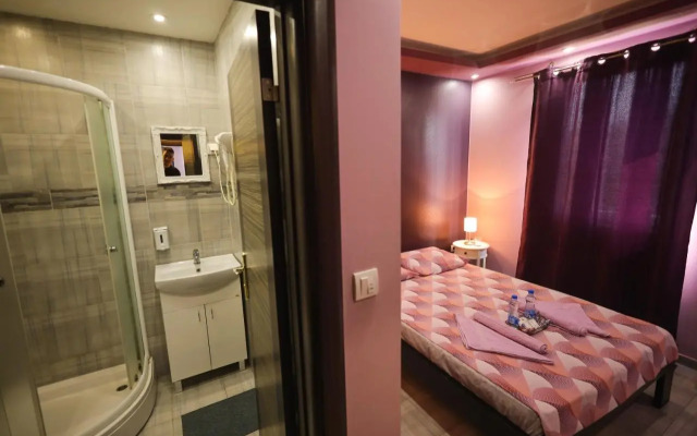 Golden Lux Apartments and Rooms