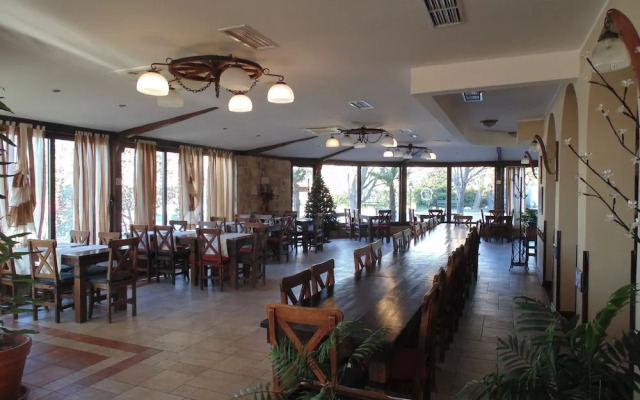 Fortuna Hotel & Restaurant