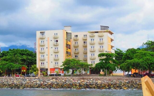 Art-Deco Beach Hotel