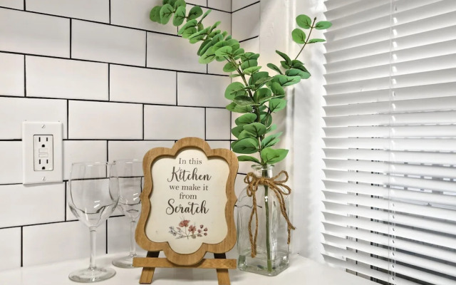 Classy 2BR Spacious Apt in Avondale