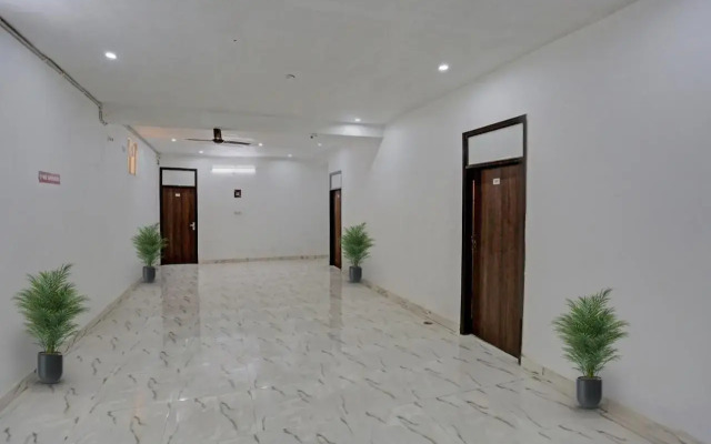 OYO Hotel Nirvan Near Jahangirpuri Metro Station