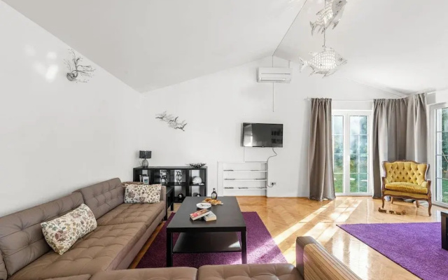 Holiday House with Pool Villa Seabird