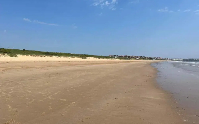 Seasideescape-2br-sleeps4-parking-petsok-fireplace