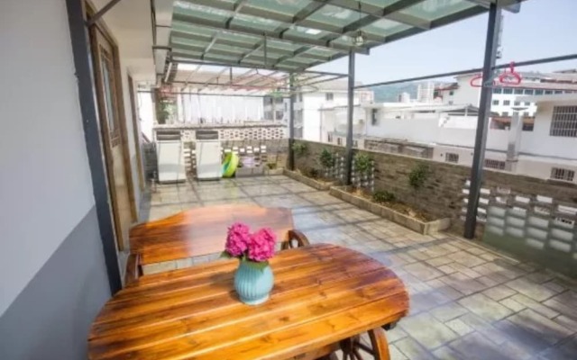 Zuoshou Qian Youshou Inn