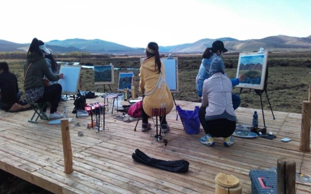 Hulunbeir Grassland and Farm Youth Hostel