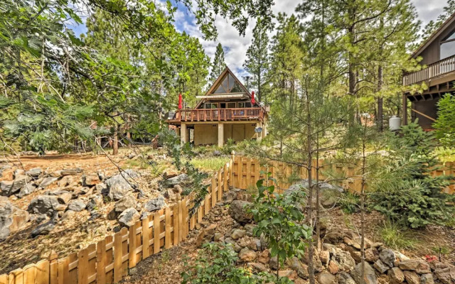 Pet-friendly Munds Park Retreat w/ Wraparound Deck