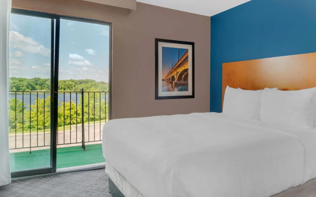 Comfort Suites Auburn Hills-Detroit