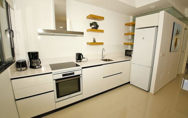 Pepper Street Apartment