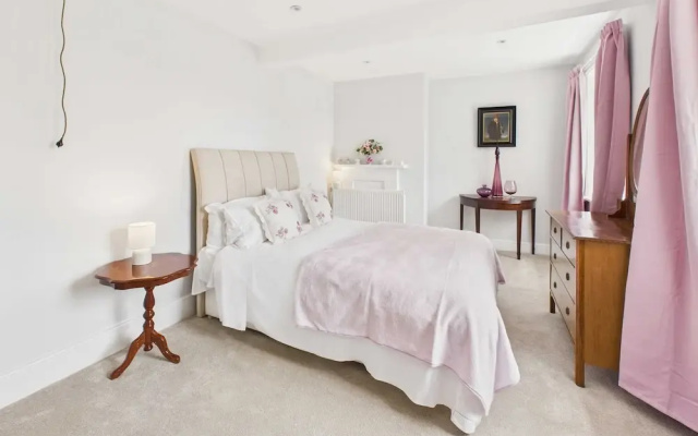 Host Stay Thornecroft