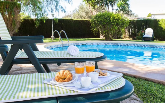 Private Pool, Garden, Barbecue and Beach Nearby