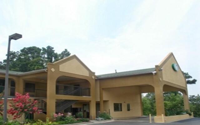Green Roof Inn and Suites Kennesaw