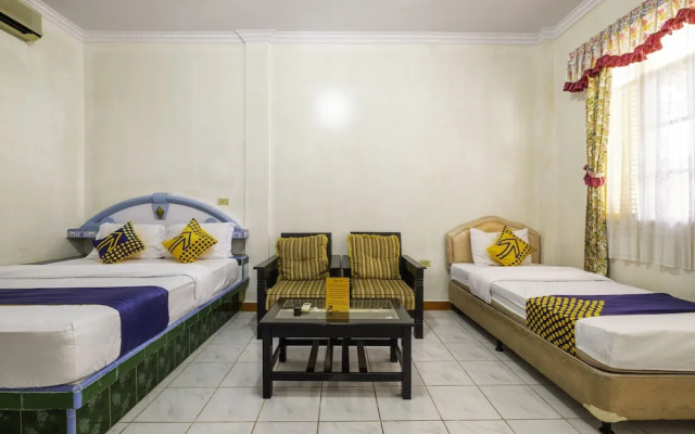 SPOT ON 1896 Hotel Mahkota Pantai