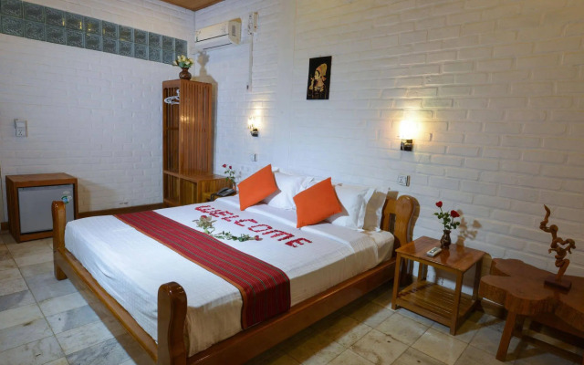 Teak Wood Hotel