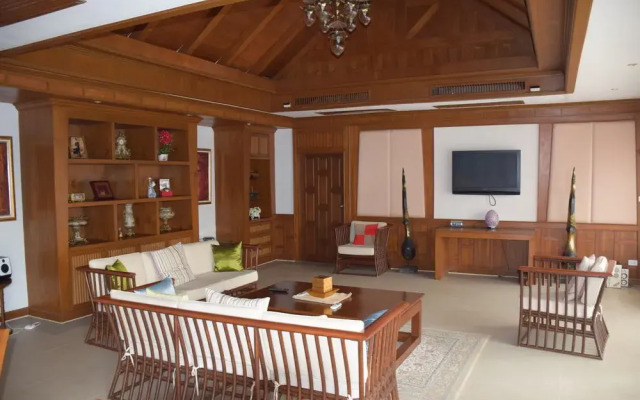 Sirinthara luxury villa