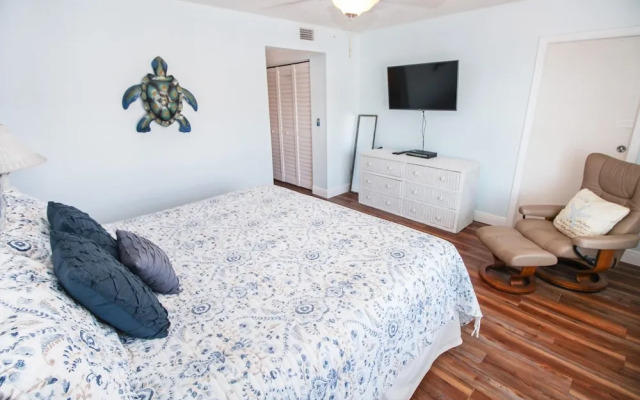 Sea Coast Gardens III 409