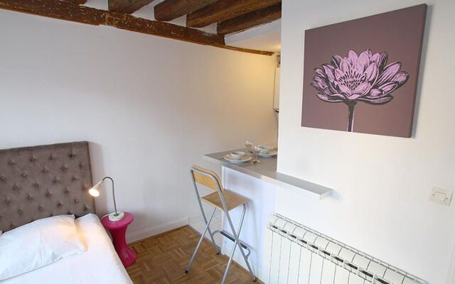 Appartements Paris Centre - At Home-Hotel