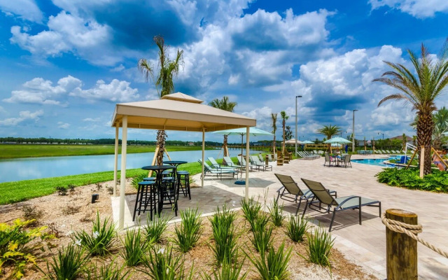 Modern Townhome W/private Pool & Free Water Park!