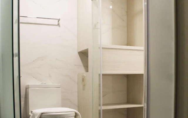 Aeris International Hotel