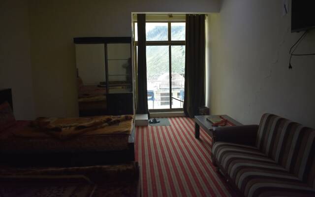 Hotel Cedar Inn