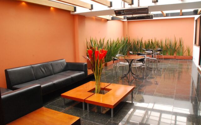 Richmond Suites Hotel