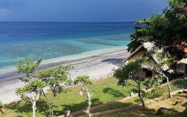Aquamarine Beach Villas